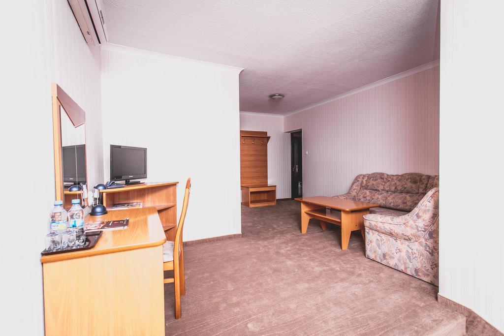 Hotel Twins Варшава Екстериор снимка
