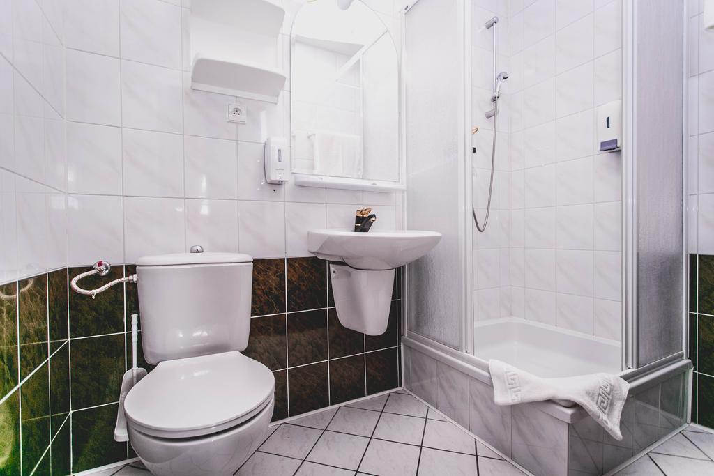 Hotel Twins Варшава Екстериор снимка