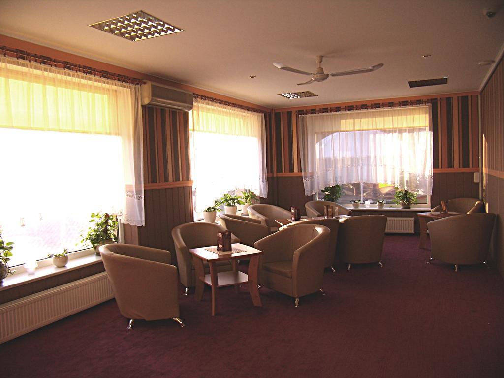 Hotel Twins Варшава Екстериор снимка
